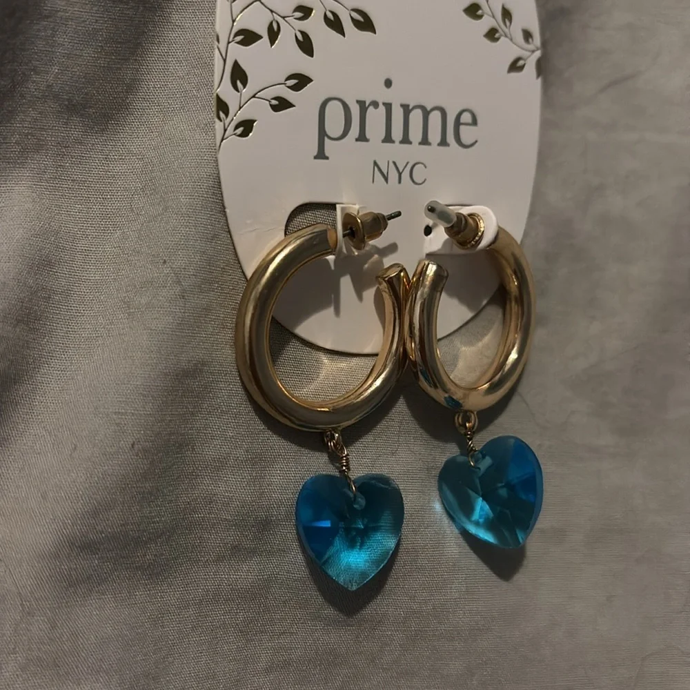 🔴NWT Gold Hoop Drop Earrings With Cute Blue Hearts